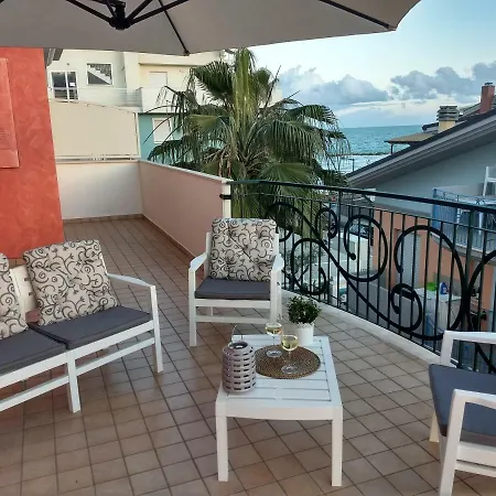 Seafront And Mountain View Penthouse Apartman Martinsicuro