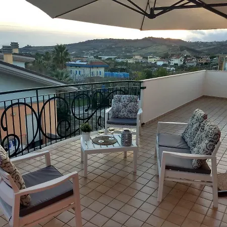 Apartment Seafront And Mountain View Penthouse
