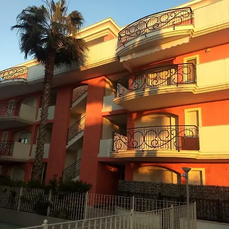Apartment Seafront And Mountain View Penthouse *