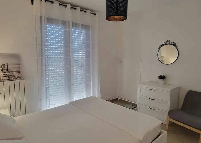 Seafront And Mountain View Penthouse * 마르틴시쿠로